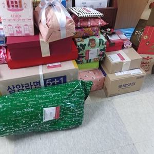 지구촌 교회에서 성탄선물을 주셨습니다 이미지